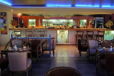 Breeze Hotel Ченнаи Экстерьер фото
