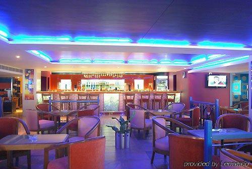Breeze Hotel Ченнаи Ресторан фото